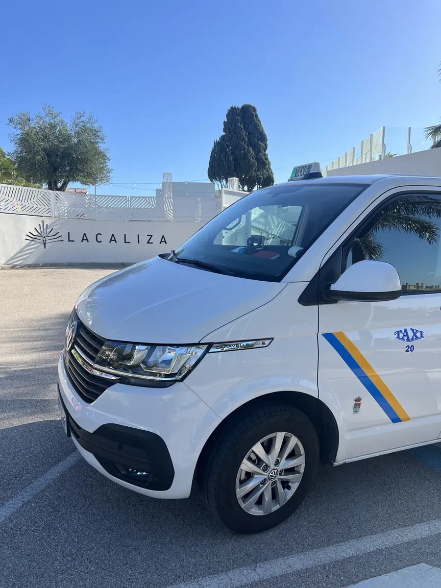 Frontal del taxi número 20